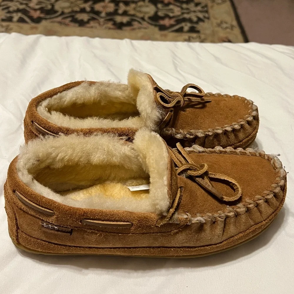 SOLD!! Ladies Sz 7 LL Bean Wicked Good Sheep Shearling Moccasin Slippers - Picture 4 of 16